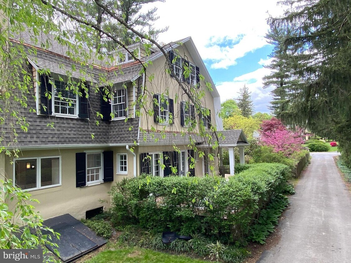 Primary Photo - 418 Dorset Rd
