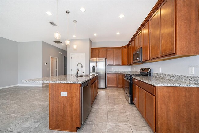 Building Photo - 902 Grand Hilltop Dr