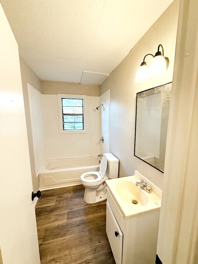 Foto del edificio - 616-622 14th St Quadplex