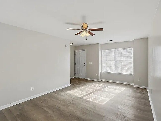 Foto del edificio - 4060 Cedars Pkwy
