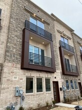Building Photo - 312 Feliks Gwozdz Pl