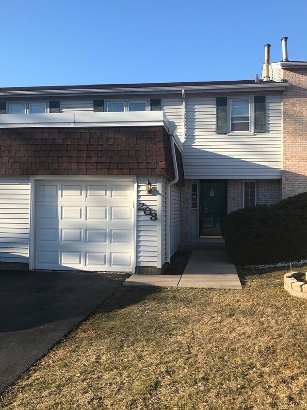 Foto principal - 208 Pamela Dr