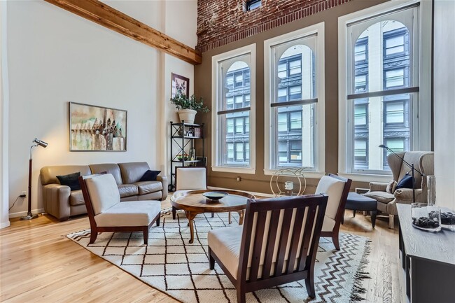 Building Photo - Stunning Downtown Loft w/23 ft. Ceilings -...