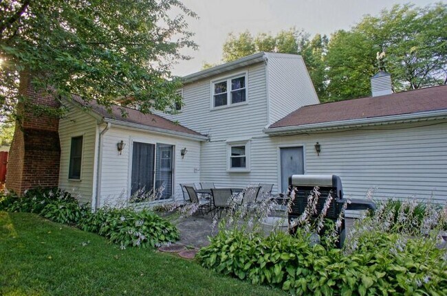 Building Photo - 136 Brookside Avenue
