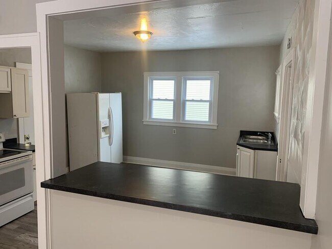 Foto del edificio - 842 Eastern Ave SE