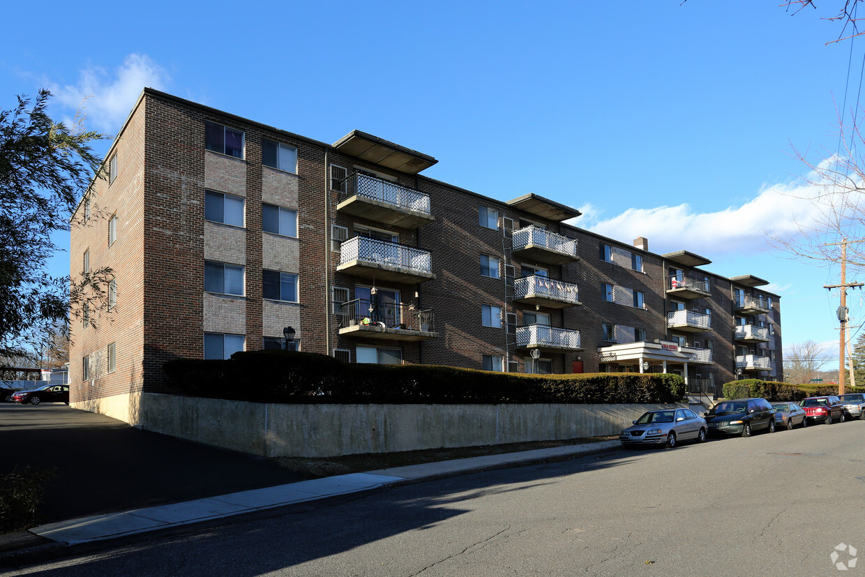 Primary Photo - Yorkshire Apartments