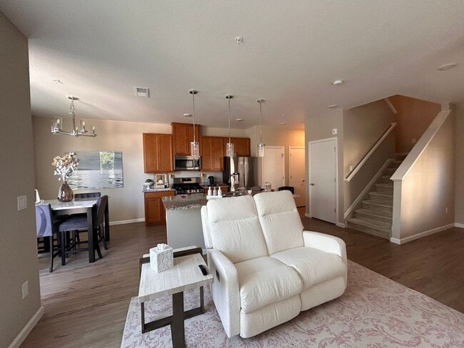 Foto del edificio - Cozy 2-Bedroom Gem with Modern Touches