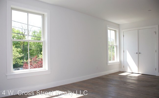 Building Photo - 4 W Cross St