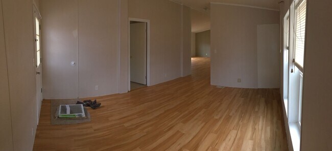 Foto del edificio - 3-bedroom 2-bathroom Modular Home in Babcock Vista!