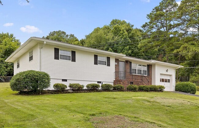 Building Photo - Charming 3BR Home on a Quiet Cul-de-Sac with Large Fenced Yard
