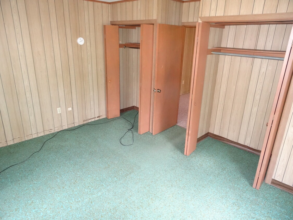 Bedroom - 276 Center St