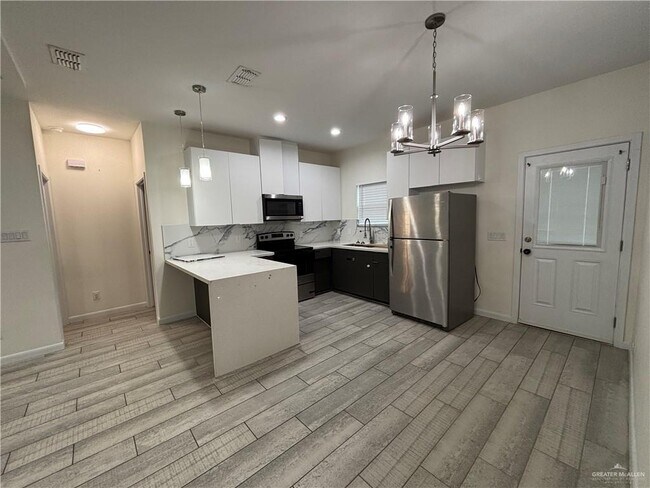 Building Photo - 27 Lauryn Dr