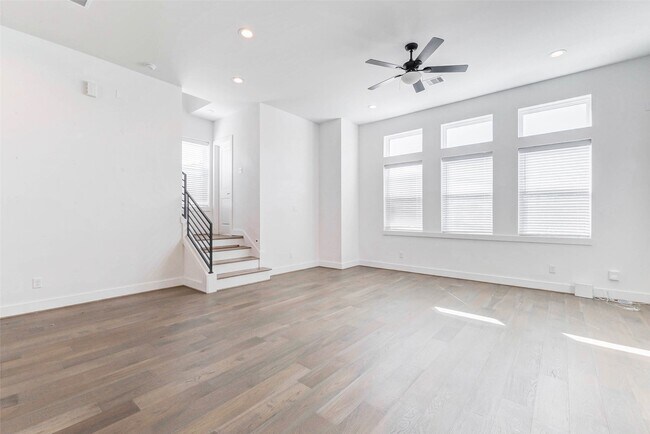 Building Photo - 334 Eastwood St