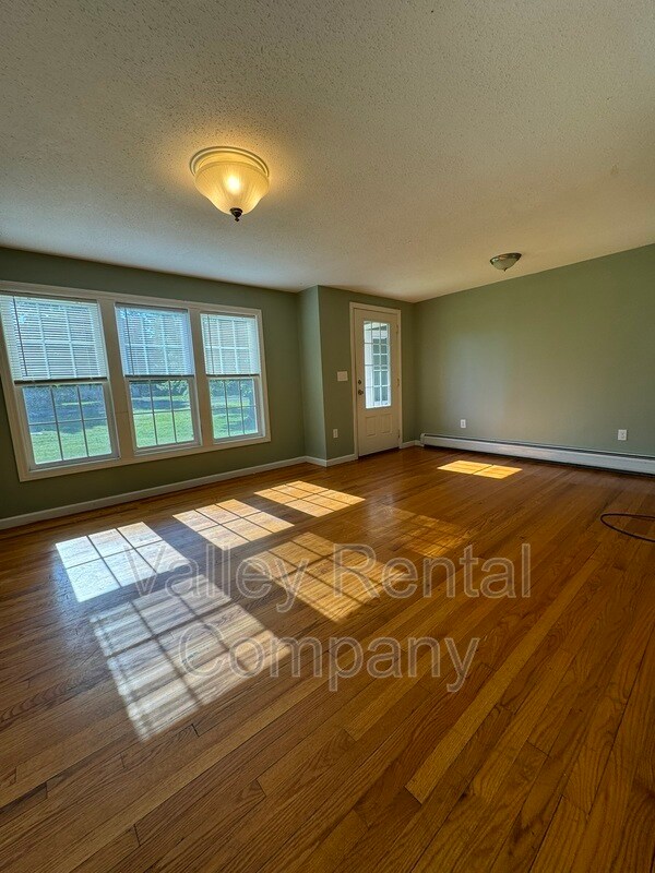 Building Photo - 201 Middle St