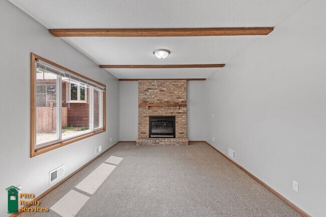 Foto del edificio - 4 Bedroom Home in Burnsville