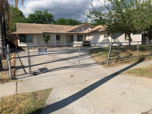 Foto del edificio - 2282 E 17th St