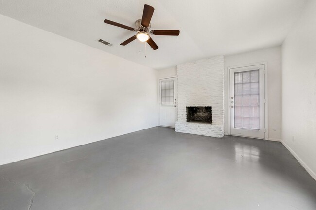 Photo - 2/1 in Central Austin with Garage & Private Yard Townhome