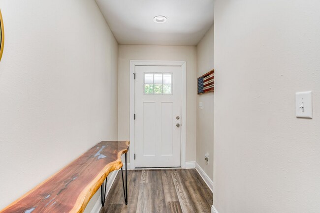 Building Photo - 1513 Ora Dr