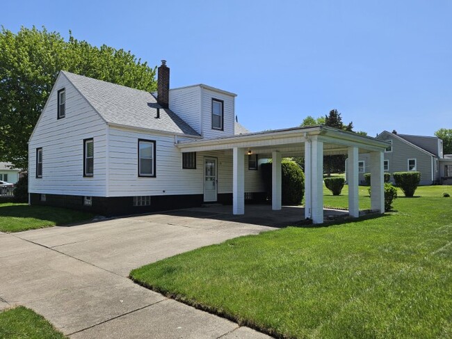 West View - 1801 Sandwith Ave SW
