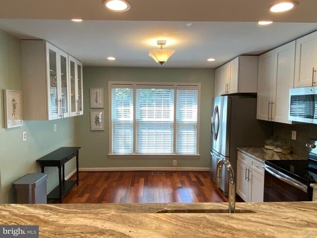 Building Photo - 216 Gretna Green Ct