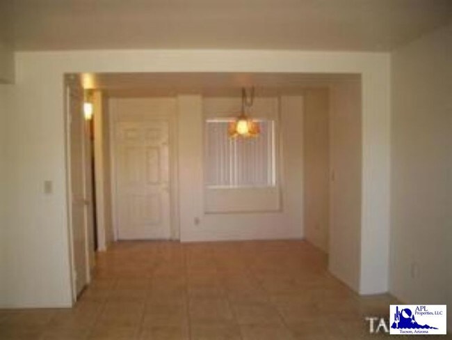 Building Photo - 1311 N Gila St