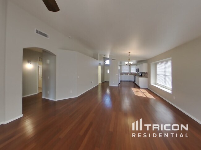 Building Photo - 12629 W Edgemont Ave