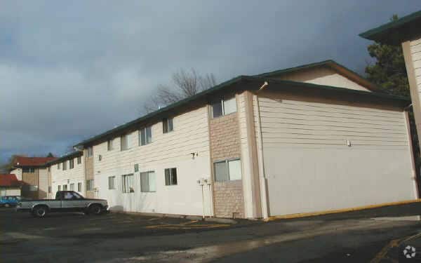 Primary Photo - Fox Pointe Apartments