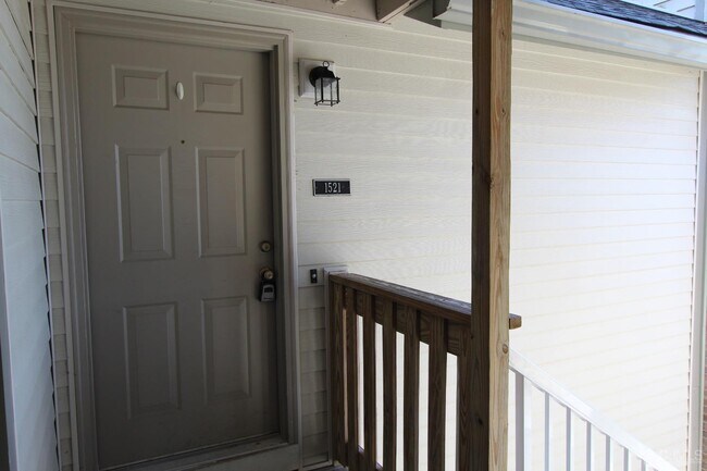 Building Photo - 1521 Ravens Crest Dr