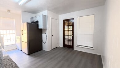 Building Photo - 9519 Wellsworth Dr