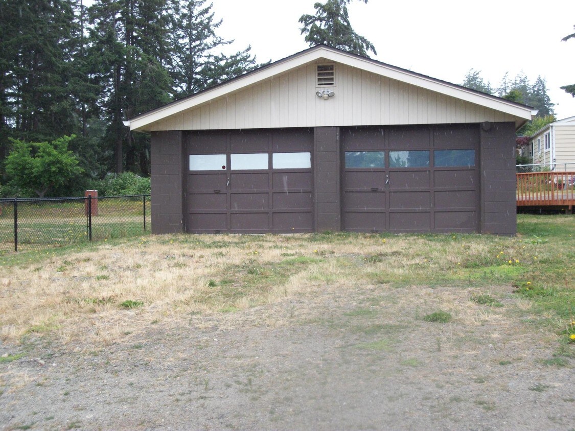 526 Easy St Unit Shop, Oak Harbor, WA 98277 Apartment for Rent in Oak