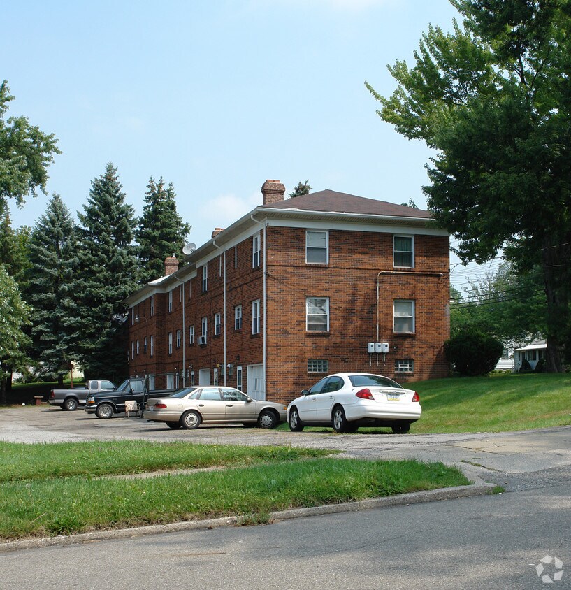 810 Vienna Ave, Niles, OH 44446 Apartments in Niles, OH