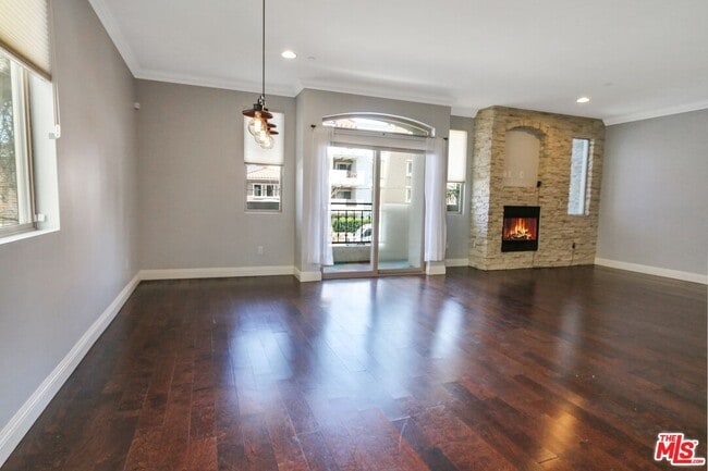 Building Photo - 4550 Coldwater Canyon Ave
