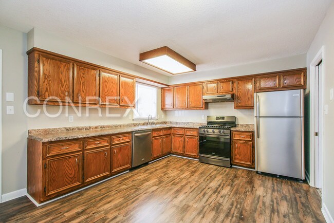 Building Photo - 301 Foxcroft Dr