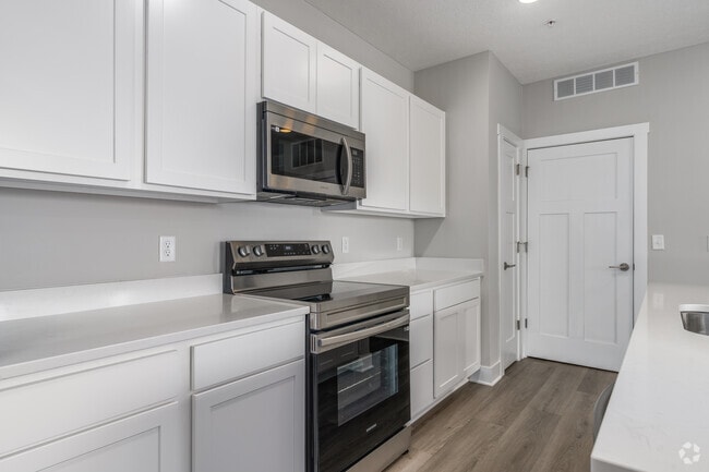 2BR, 2BA - Kitchen - Tiffany Flats