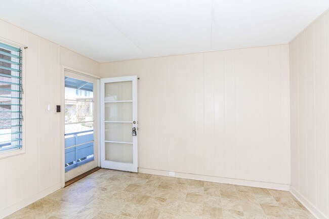 Foto del edificio - Waiola Street - upstairs 1 bedroom, 1 bath with 1 covered parking