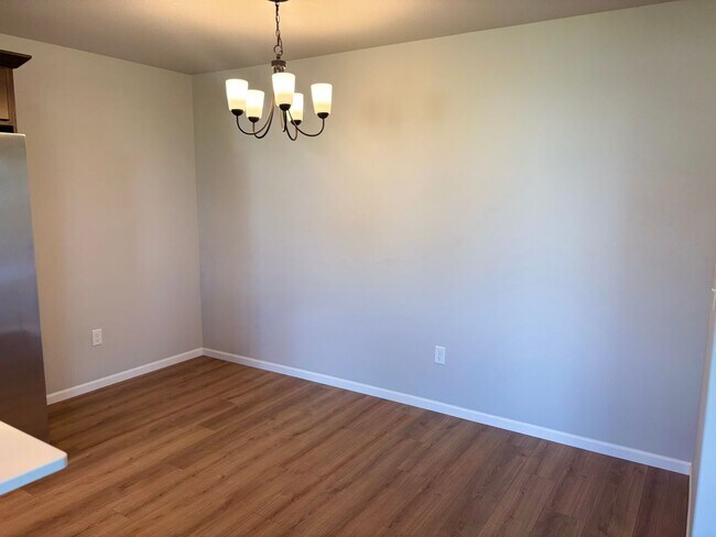 Building Photo - Contemporary 3 Bed, 2.5 Bath Home | Functi...