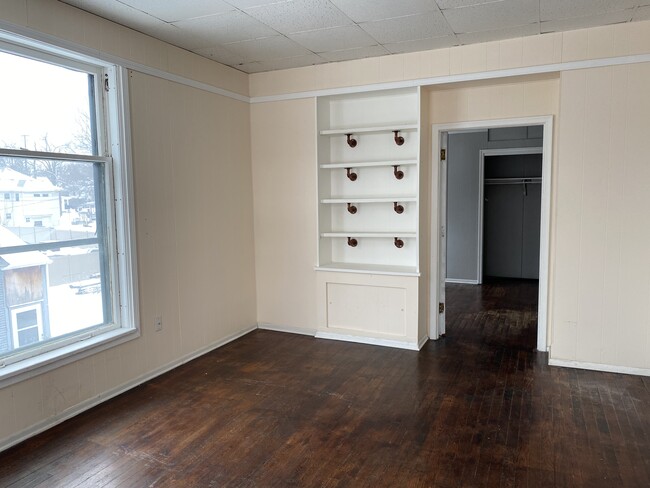 Building Photo - 1025 N Washington Ave