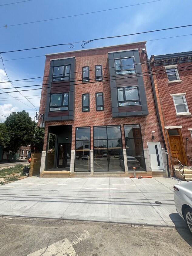 Primary Photo - 2331 E York St
