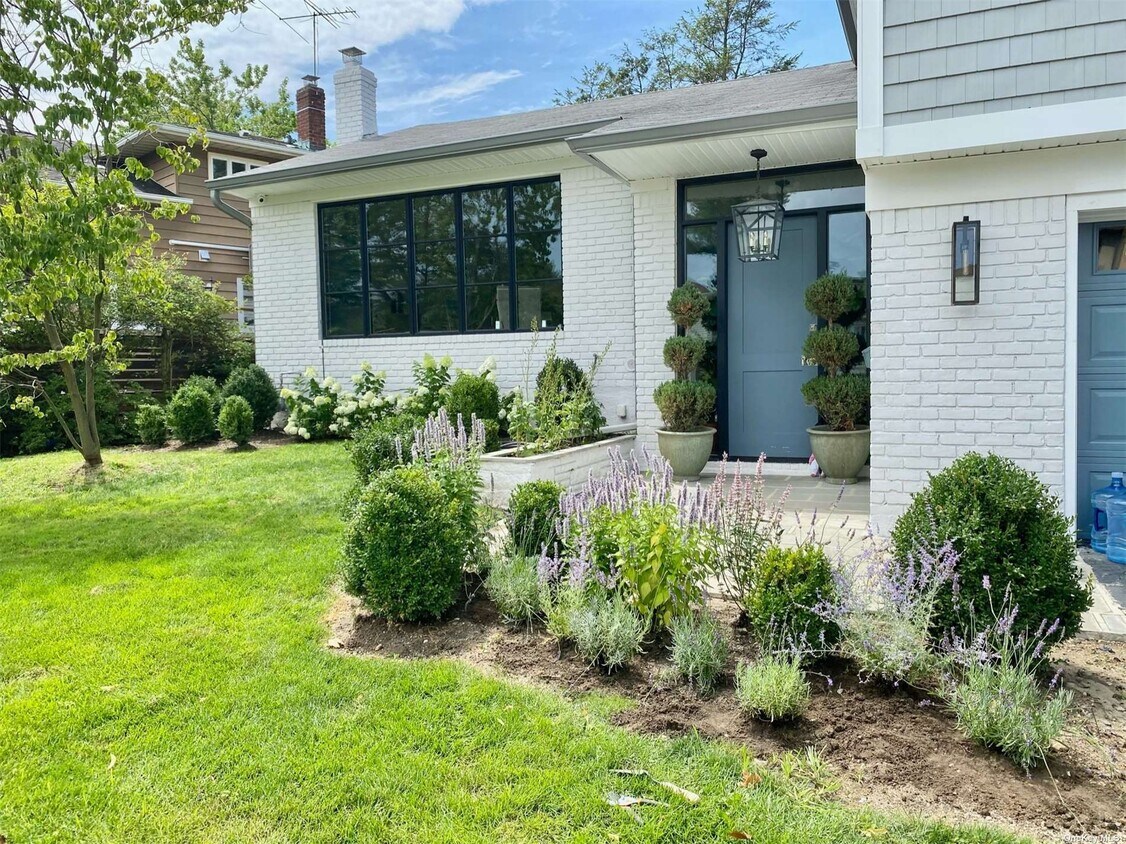 Foto principal - 797 Plainfield Ln