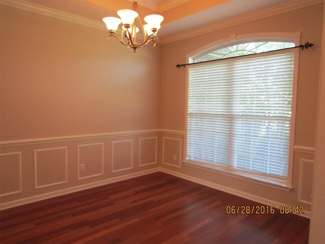 Building Photo - 305 Red Dirt Rd