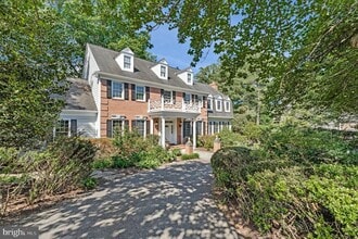Building Photo - 10034 Scenic View Terrace