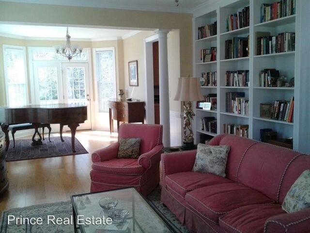 Foto del edificio - 131 Creeks Edge Dr