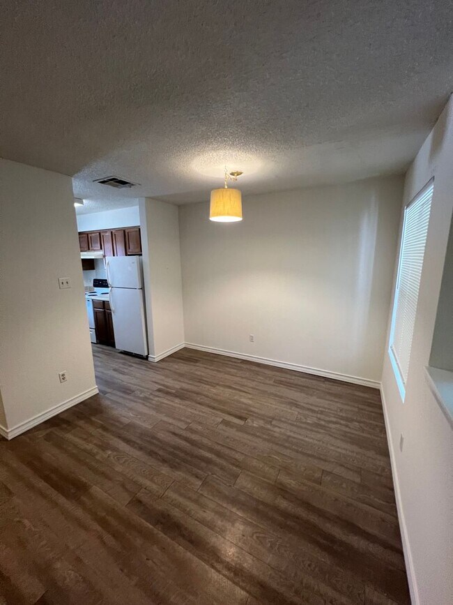 Foto del edificio - 2 story, 2 bedroom home available now!