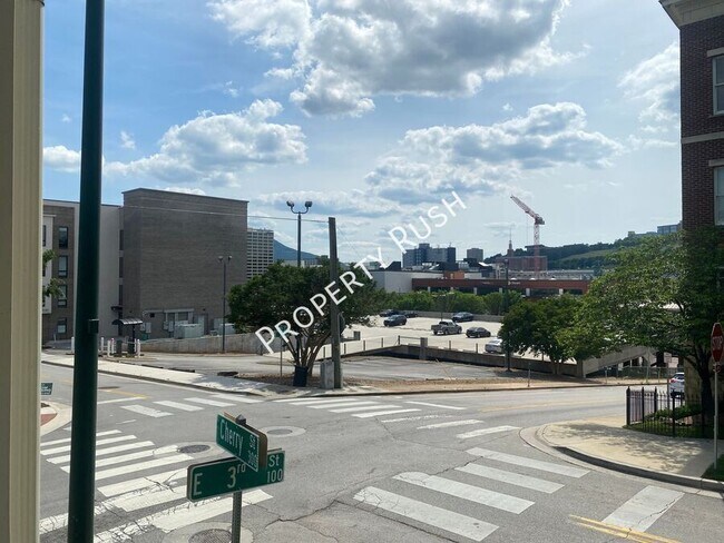 Foto del edificio - 105 E 3rd St
