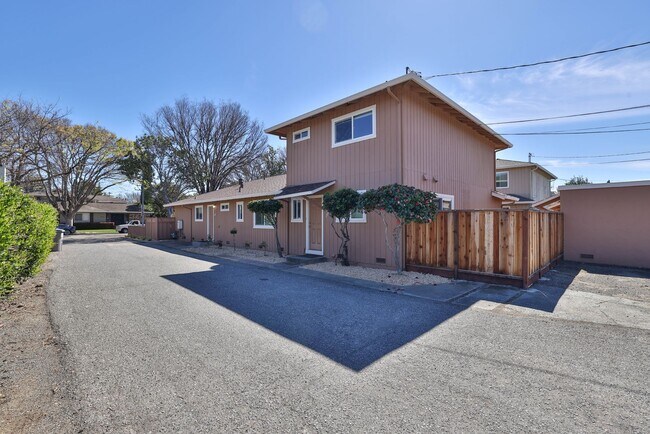 Foto del edificio - 1329 Essex Way