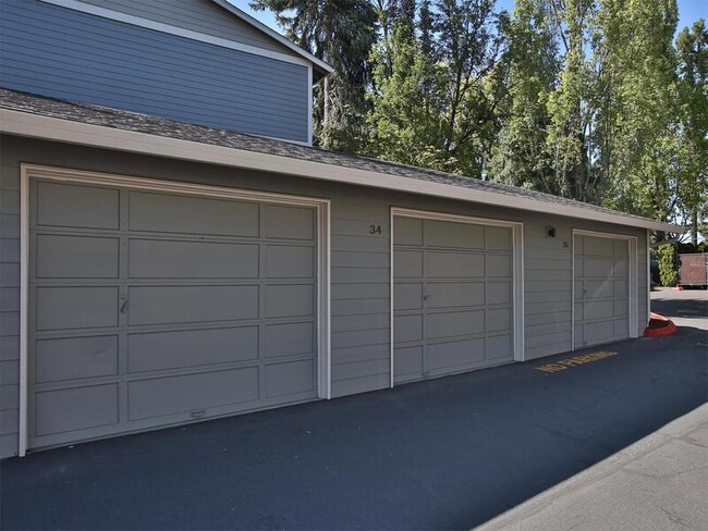 Building Photo - 14120 SW Allen Blvd