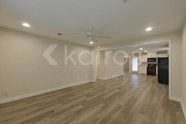 Building Photo - 1451 Maxwell Cir