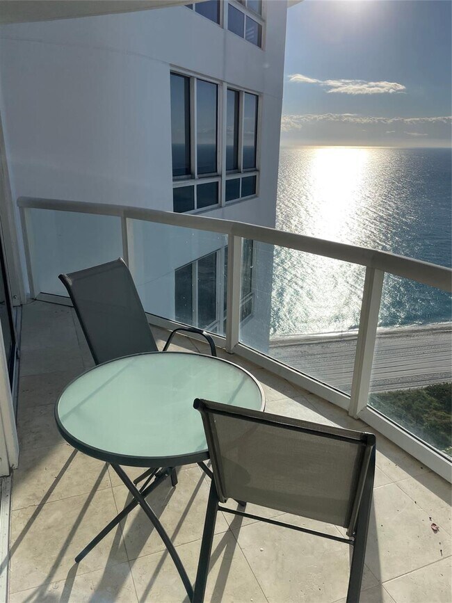 Building Photo - 6365 Collins Ave