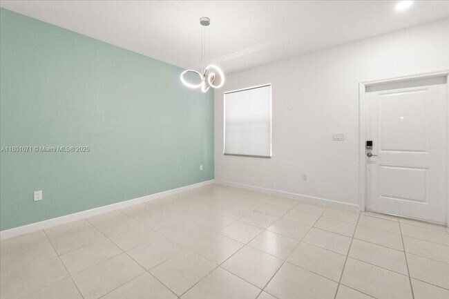 Building Photo - 2648 SE 15th Ct