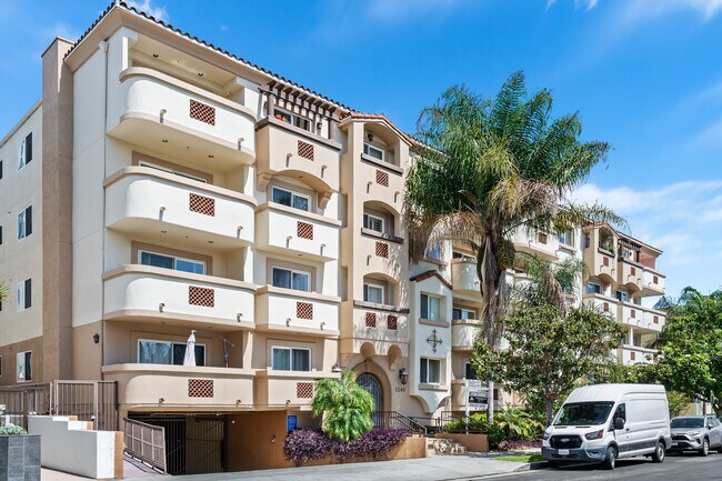 Building Photo - 1246 Armacost Ave